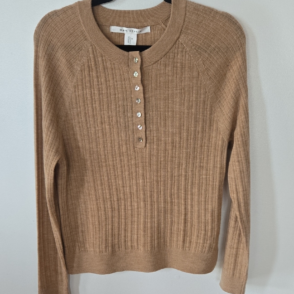 🌹Max Studio Extra Fine Merino Wool Beige Ribbed Sweater with Button Accents